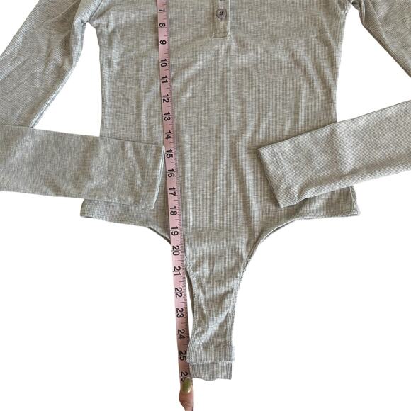 WeWoreWhat Crew Neck Henley Ribbed Bodysuit Heather Gray Long Sleeve Size XS NWT - Picture 5 of 7